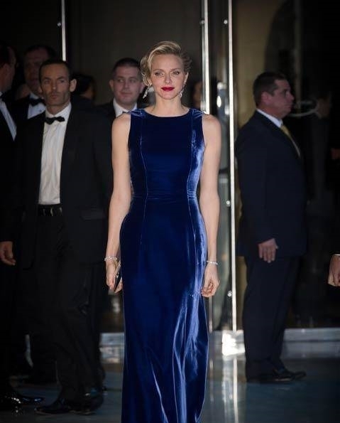 摩纳哥|62岁摩纳哥亲王结婚9周年娇妻美艳绝伦,龙凤胎王子公主萌翻天