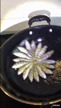  看不清楚|搞笑GIF：哎呀，不好意思，泳镜上起雾，看不清楚，我再来一次