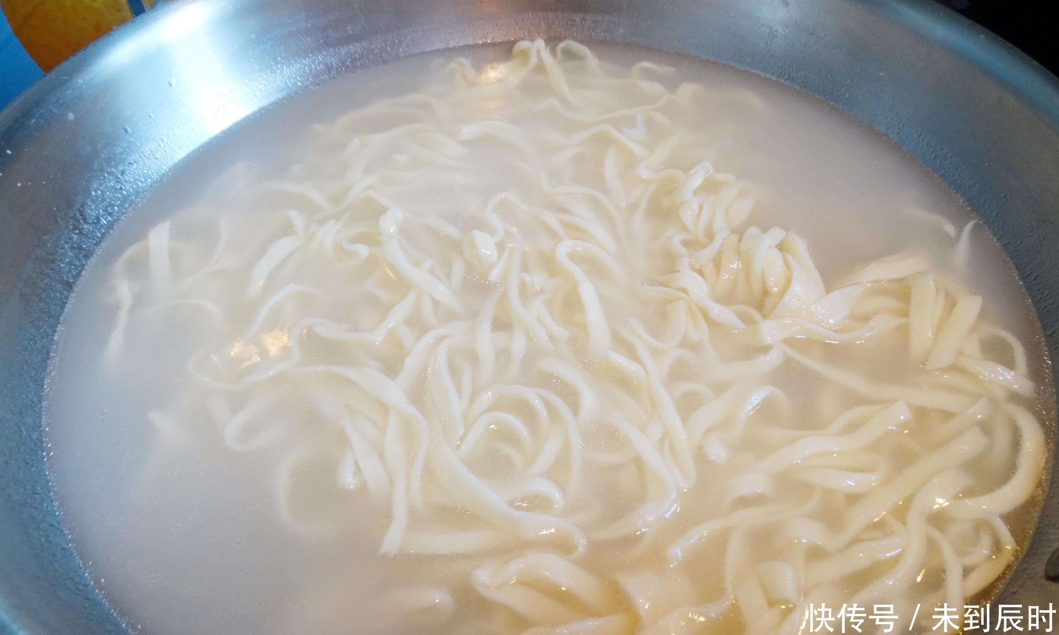 爽滑|煮面条，开水下锅就错了！牢记这4点，爽滑劲道，比面馆的还好吃