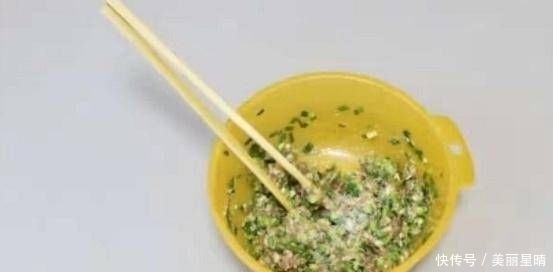 出水|拌韭菜馅时，再加一步，韭菜是绿色的，不出水