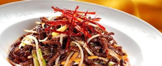  点儿|不放油炒猪肉太香了，加点儿此菜不怕上火，血脂稠的人要多吃！