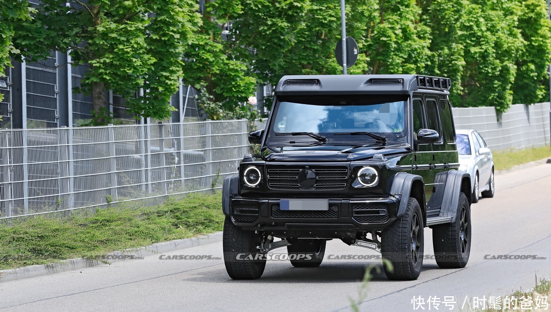 采用了一|全新奔驰G级无伪装谍照曝光，外观和现款车型没有什么大的区别