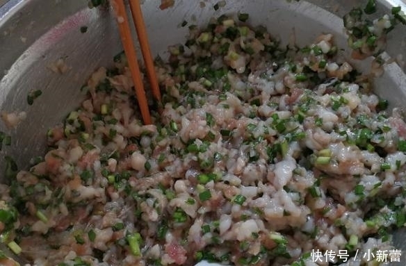 海鲜大餐|老妈花100元买8斤海鲜,请吃海鲜大餐,到家我傻眼,涨知识了