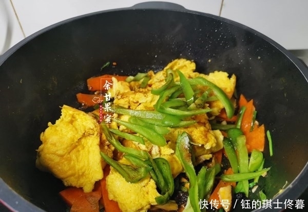 辣椒|这食物一个就10元,加点蔬菜蘑菇,炒一炒出锅,鲜香下饭