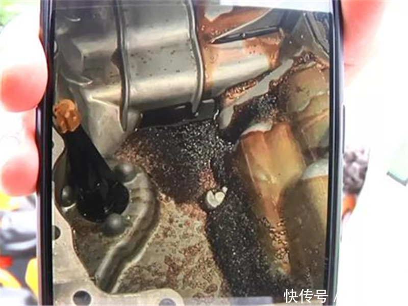 开车|开车去朋友店里维修,结果发动机被灌满白糖,车主:什么仇什么怨