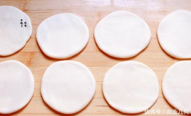 春饼|这饼一锅可出16张,比纸还透亮,柔软筋道,卷啥都好吃,简单易学