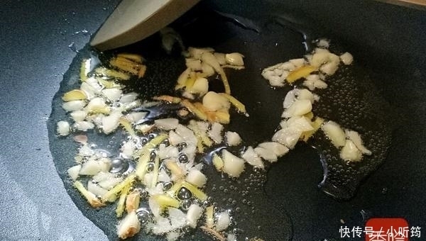 小虾米炒|这菜是“天然补血剂”，每周吃一次，低血糖、气血不足都躲着你