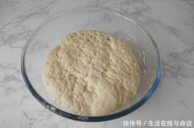 葱花|香菜葱花油饼这样做,色泽金黄香味十足,健康又好吃,一次吃不够