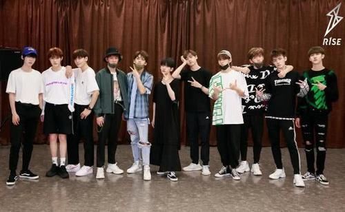 资源|R1SE成团一周年,周震南综艺资源不断,他俩将参加高考