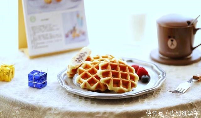 华夫饼|自制红豆华夫饼,无需泡打粉,个个松软香甜,比面包好吃还简单