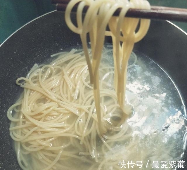 面食|简单快手的彩蔬意大利面,颜色美观有食欲,轻松搞定晚餐
