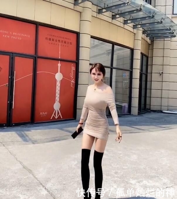 美女|打扮精致的美女,在春天也能落落大方