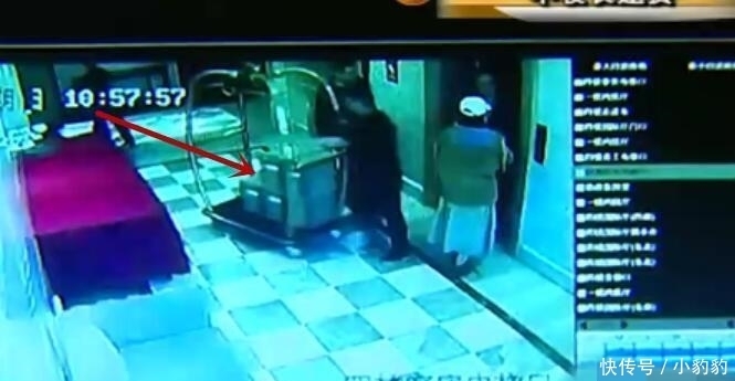 监控|婚宴上五粮液被调包, 家属调监控索赔50万, 经理: 拿了4瓶兑水的