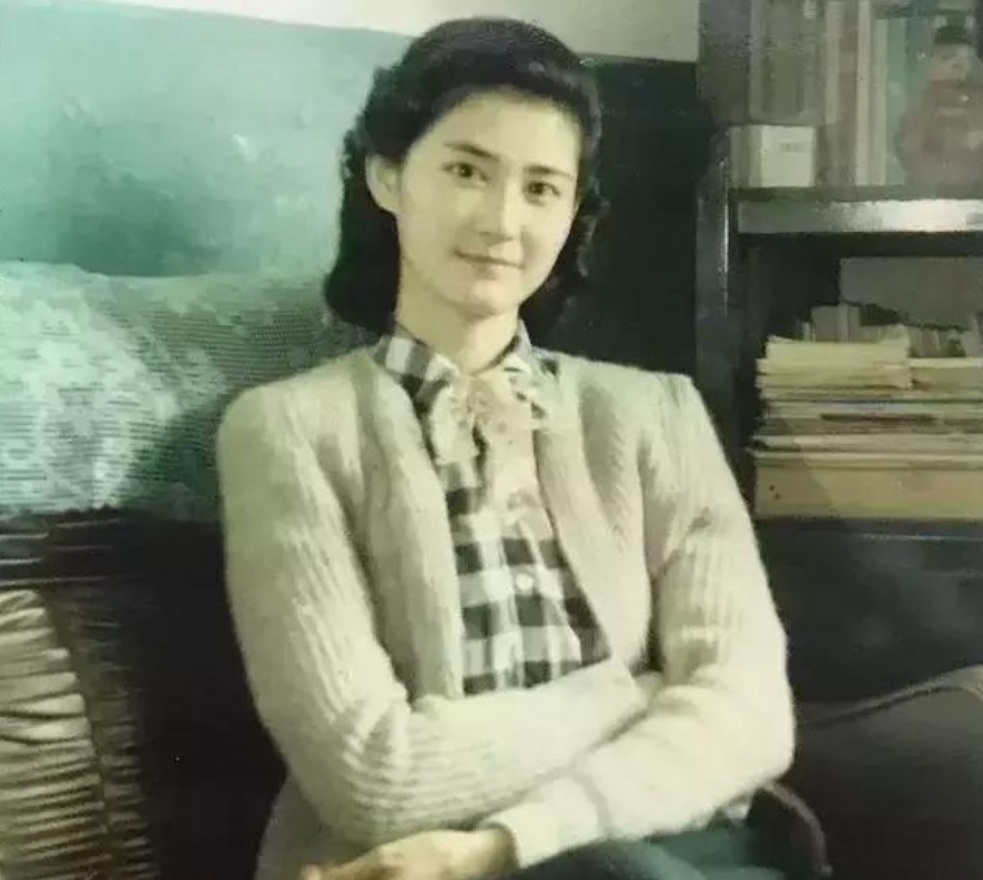 老照片|老照片:80年代妈妈的老照片,那个年代的才是真正的没有PS的美