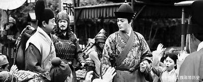 官员|官员回家奔丧，儿子说邻居借我们很多银两，官员将欠条全烧了