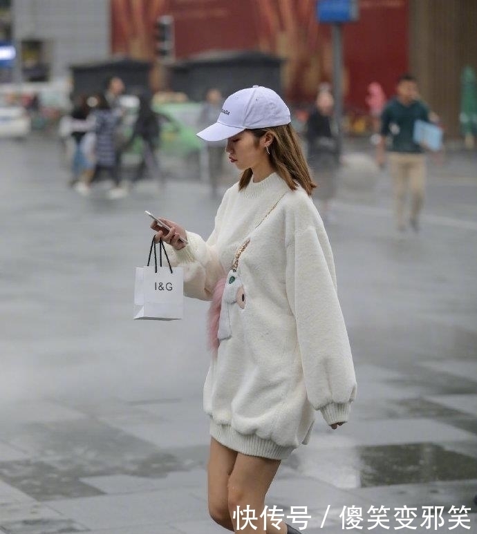 妹子|街拍:妹子穿着整洁时尚,散发迷人性感的气质