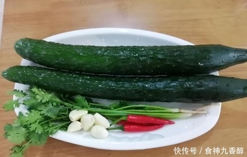 鸡胸肉|教你爽口美味的凉拌鸡胸肉，家常好吃又不用担心长胖，家人特喜欢