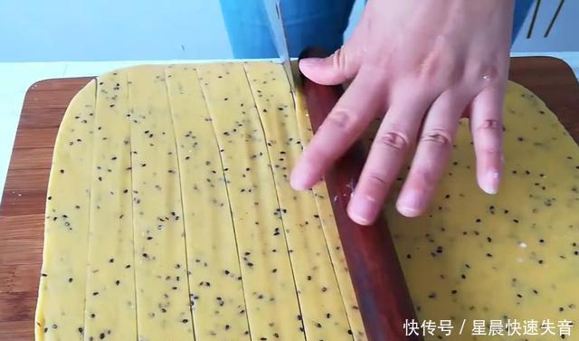 吃法|玉米面的新吃法,香甜酥脆,比蒸馒头还简单!