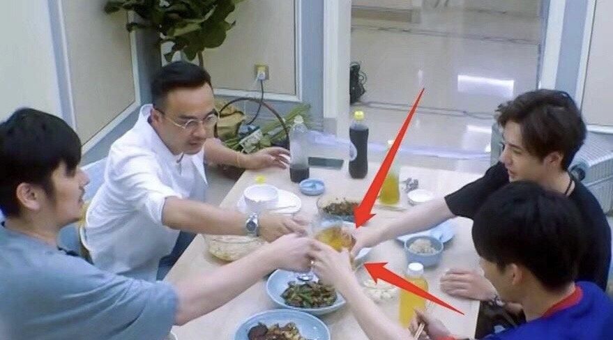  耐人寻味|王一博与蓝忘机一样耐人寻味，在《天天向上》中1个细节暴露人品