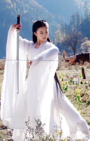 从不|刘亦菲为何从不拍清宫剧？当看到他旗头造型，一集就领盒饭