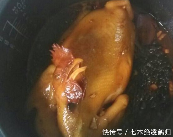 嫩皮|做豉油鸡时,万万不可直接下锅焖,多加一步,色泽艳丽、肉嫩皮滑