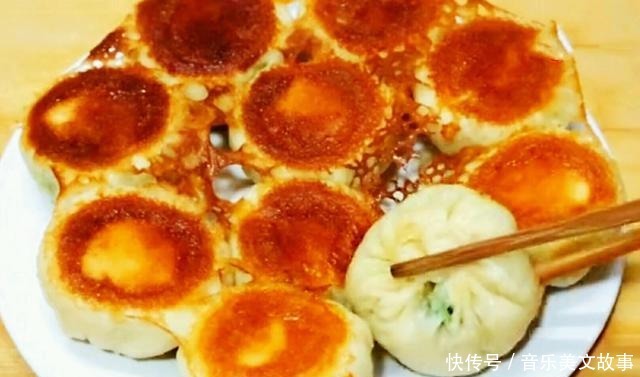 水煎包都|简单一招,让一锅水煎包两边焦黄,饭馆不一定做得到