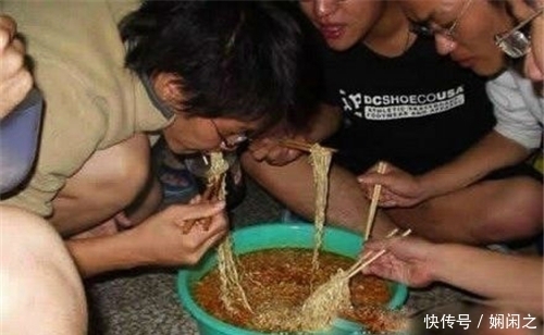  面人|趣味图片幽默段子笑话：吃面人多才热闹嘛，厉害了，哈哈哈