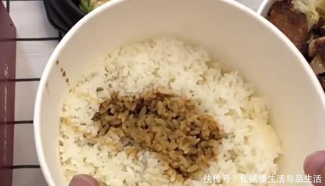 生活中有很多|都是鸡腿桶饭,没想到肯德基和麦当劳差那么大,你会选择哪种呢