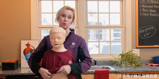  异物|宝宝误吞异物窒息，海姆立克急救法怎么操作？