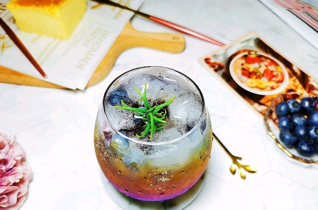  夏日|#夏日消暑，非它莫属#蓝莓苏打水