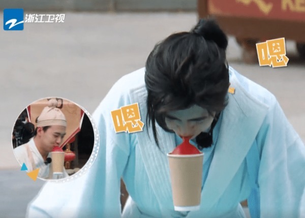 奔跑|《奔跑吧》最豪横的嘉宾,散步被棍子抽打,一边走一边喊叫!