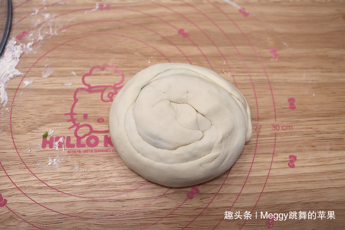 中筋面粉|别争了！外酥里嫩的葱花饼，凉水还是热水揉面跟我学，全会了