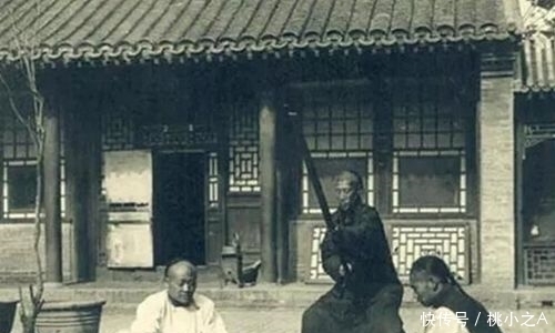 惩罚|清朝老照片:老爷用棍惩罚貌美妻子,图三女子美貌不输现代女明星