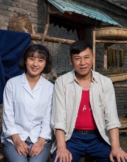  胡亚捷|胡亚捷与妻子3次离婚大战，为何不但没得逞反而还“割地赔款”？