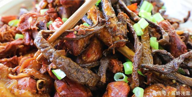  冬天|茄子这样处理下，30一斤都不贵，到冬天烩菜比吃肉还香