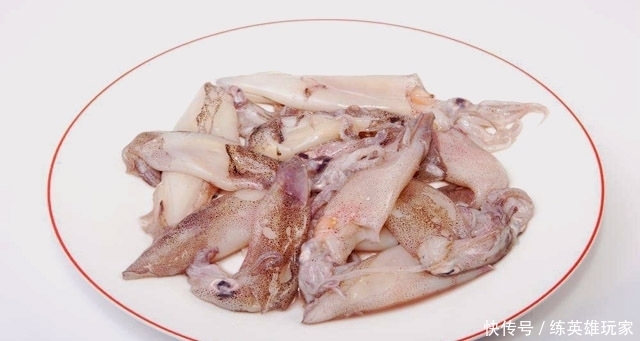 麻烦|鱿鱼去皮麻烦?老渔民口述小技巧,30秒去皮不用焯,又鲜又嫩