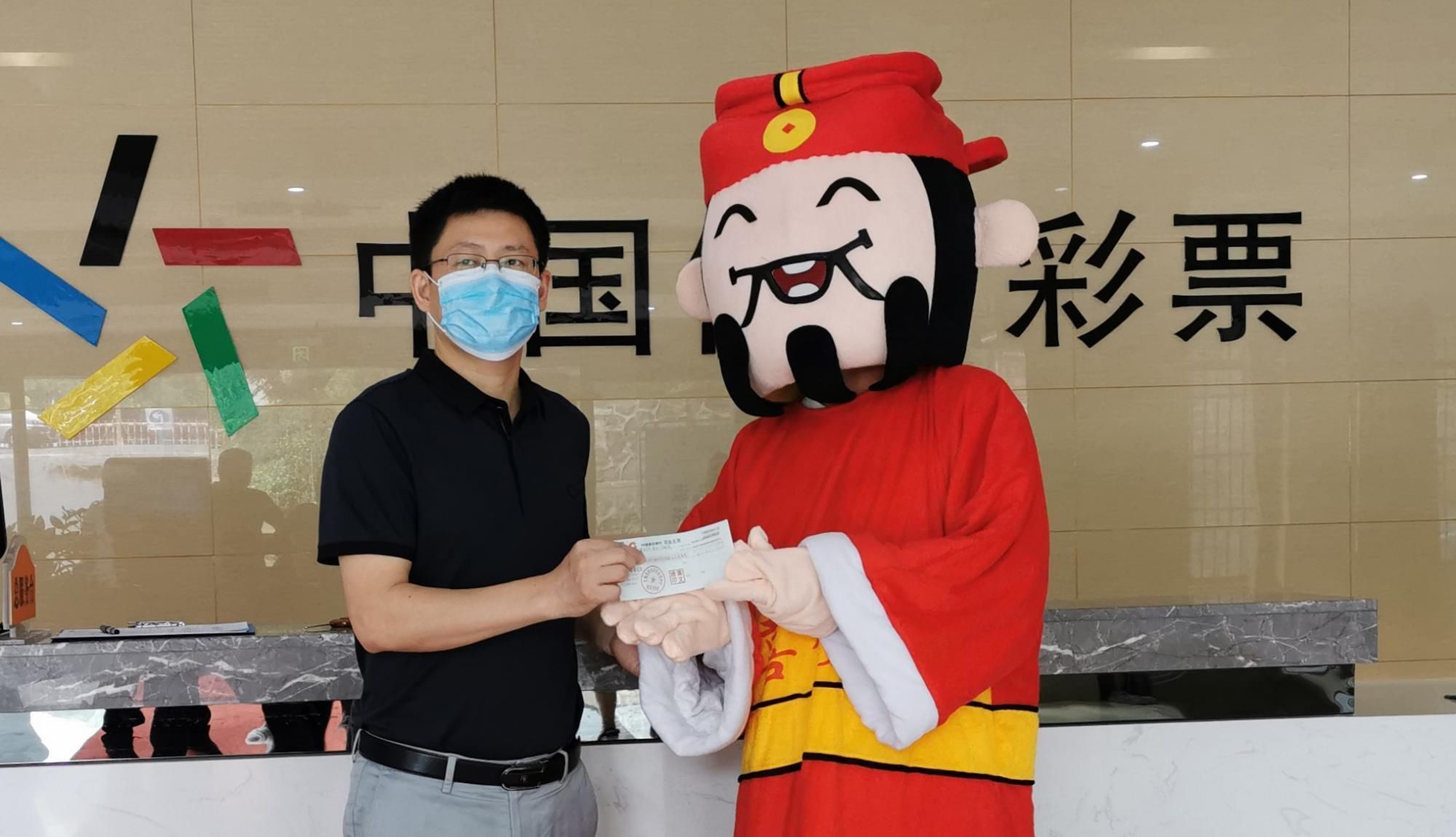 领取|守号半年终获回报安徽滁州购彩者领取大乐透722万