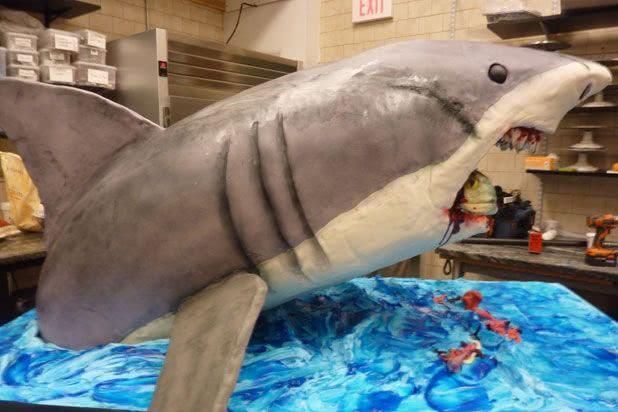 得知|小孩子远看这是一条“鲨鱼”,靠近一看,才得知只是一个大蛋糕