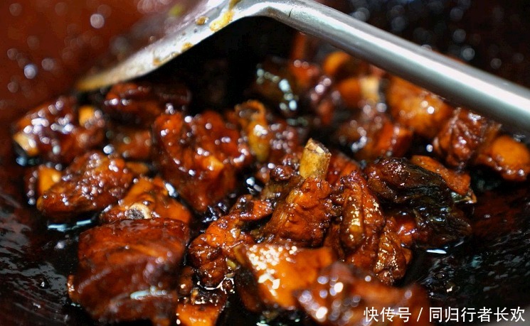 炖排骨|炖排骨,下锅还是出锅前放盐?这1步做错,排骨又老又柴,不入味