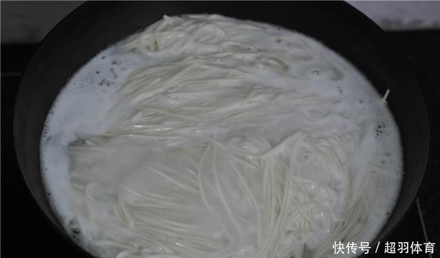 秋天|秋天凉爽,面条该换个做法了!儿子最近就迷这吃法,天天吃不厌!