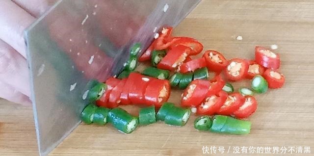 做法|炖鱼时，别直接下锅，40年大厨教你正确做法，鱼肉鲜香又劲道