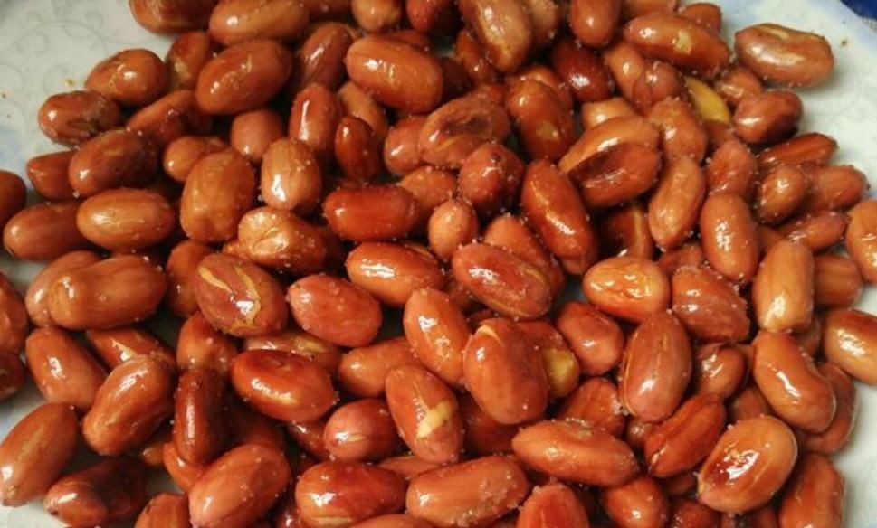  热油|炸花生米,冷油还是热油下锅学会这3个小技巧,又酥又脆不回潮