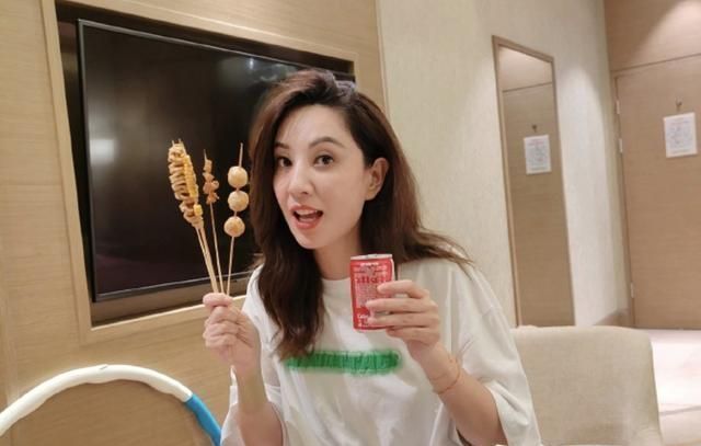  发展|淘汰者发展更好？郑希怡拿下7个代言，成团者却深陷舆论风波