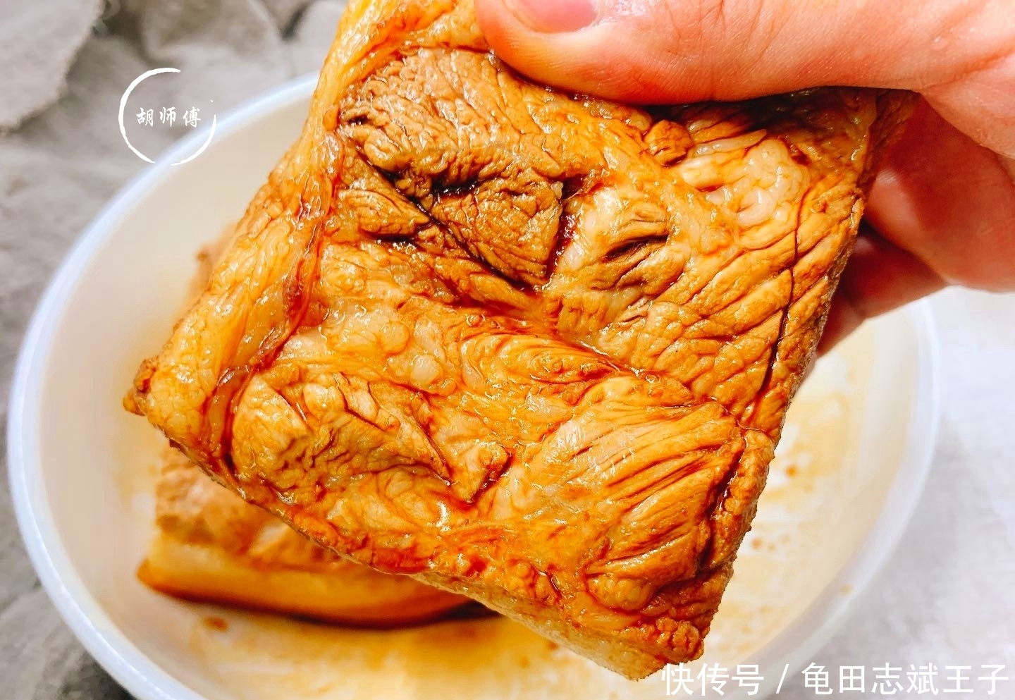 入到锅中|蒸扣肉时,焯水的肉直接炸就错了!牢记3点,肉软烂入味,真香