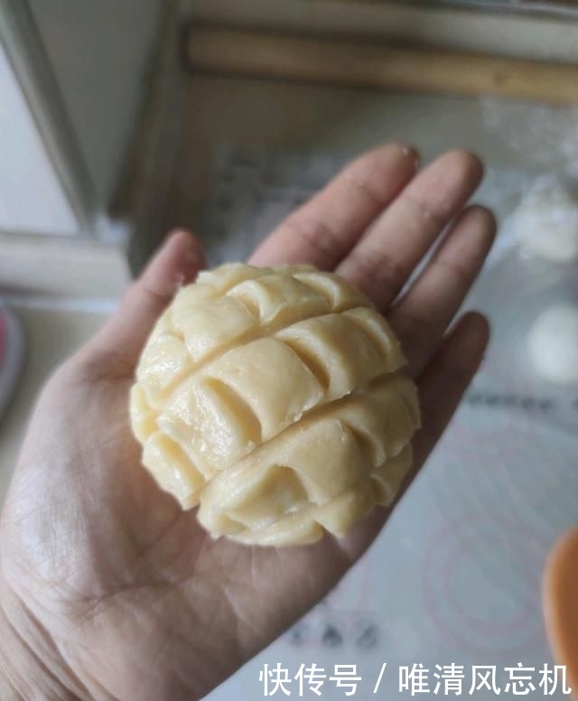  秒杀|「港式酥皮菠萝包」的做法+配方，外皮酥脆，内里松软，秒杀餐厅