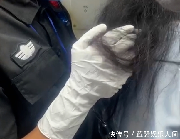 偷闻女|地铁安全员偷闻女乘客头发，警方处理结果来了