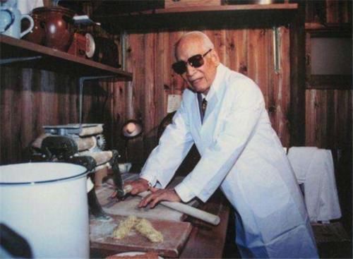 现状|泡面创始人坚持每天吃泡面,60年过去了,看完现状,感觉受到欺骗