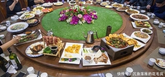 味道|和媳妇回农村老家，叔叔请客吃大餐，30道菜霸气桌子摆不下