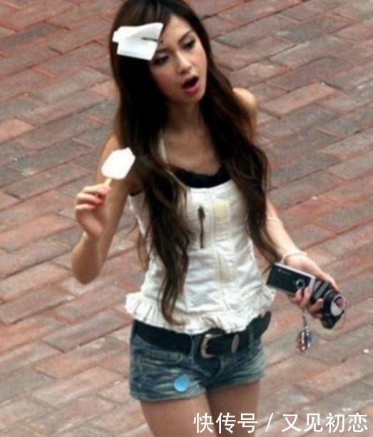 黄晓明|黄晓明怎么想?18岁Baby日本旧照曝光,在大街上豪放吃雪糕