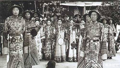 清末|清末中国这两位女人,一个在朝一个在野,一个卖国一个卖身